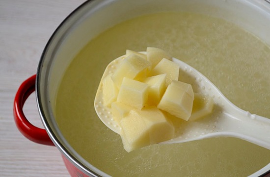 Грибний суп з куркою і плавленим сиром: красиве і корисне перше блюдо. Фото рецепт супу з курочкою і плавленим сиром: крок за кроком