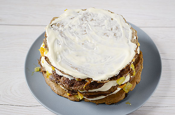 Печінковий торт: чудова закуска, зручно взяти на пікнік! Класичний печінковий торт: покроковий фото рецепт
