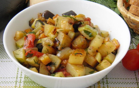 Овочеве рагу з кабачками і картоплею