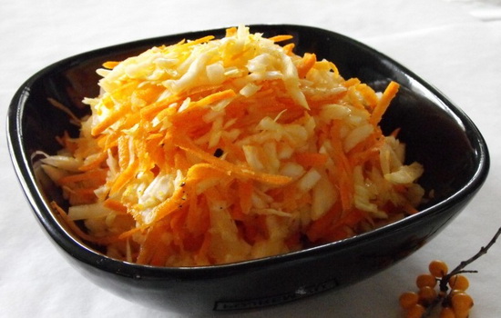 Салат з капусти і моркви з оцтом