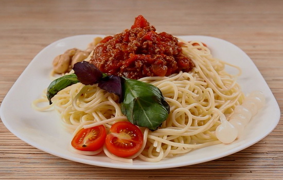 Спагетті болоньєзе