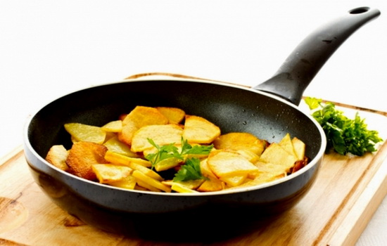 Як смажити картоплю на сковороді