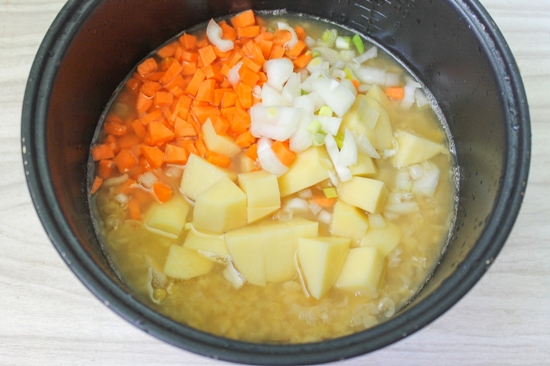 Гороховий суп в мультиварці