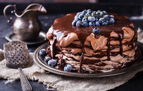 Шоколадний млинцевий торт