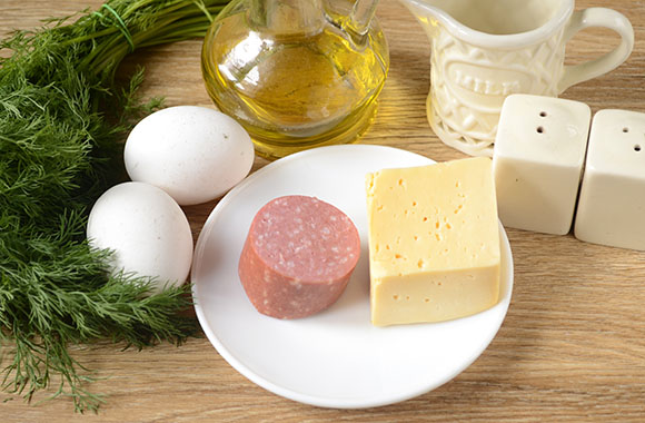 Омлет з сиром і ковбасою: простіше не буває! Покроковий авторський фото рецепт омлету з сиром і ковбасою   в чому секрет пишноти омлету?