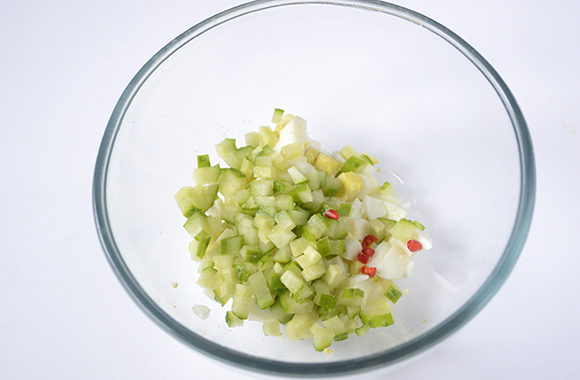 Салат з тунцем: корисна високобілкова закуска. Покроковий рецепт авторський фото рецепт гострого салату з тунцем , яйцями, сиром