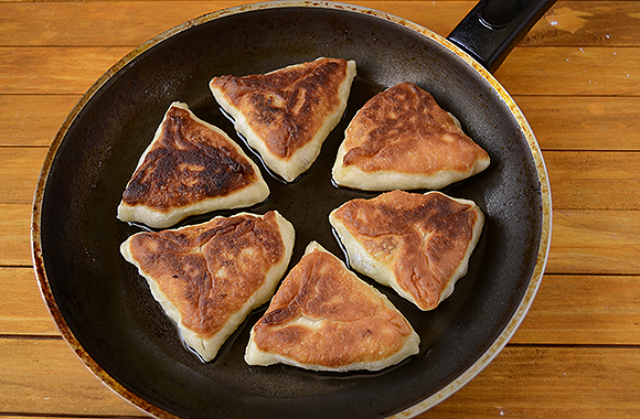 Пиріжки з картоплею – це простіше, ніж здається на перший погляд! Навчіться готувати пиріжки з картоплею: покроковий авторський фото рецепт