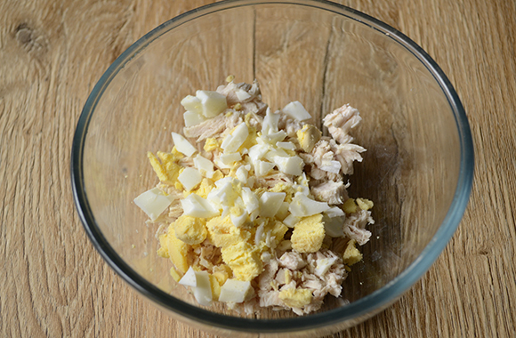 Салат з грибами і куркою: закуска і повноцінне друге блюдо. Покроковий фото рецепт смачного салату з курячого філе, грибів і сиру