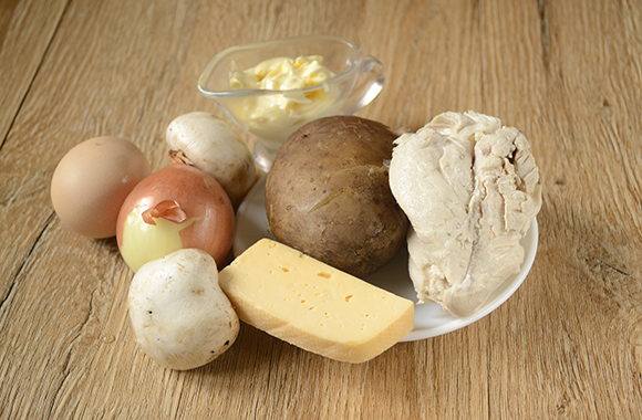 Салат з грибами і куркою: закуска і повноцінне друге блюдо. Покроковий фото рецепт смачного салату з курячого філе, грибів і сиру