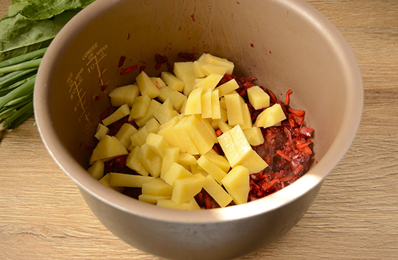 Зелений борщ з томатною пастою і буряком: покроковий авторський рецепт з фото. Як приготувати смачний борщ з щавлю і буряків з томатною пастою – ділимося секретами