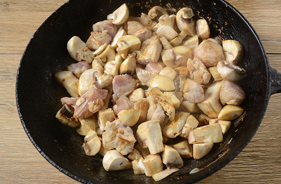 Печеня зі свининою та грибами в каструлі – чоловік скаже «так!». Простий покроковий фото рецепт приготування печені в каструлі