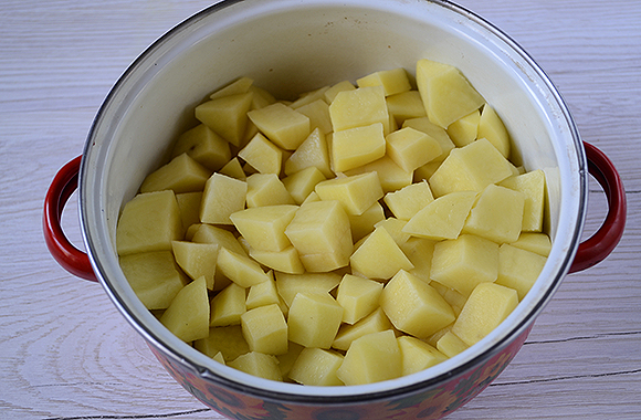 Класичний рецепт картоплі з тушонкою. Як приготувати банальну картоплю з тушонкою смачно: покроковий рецепт з фото