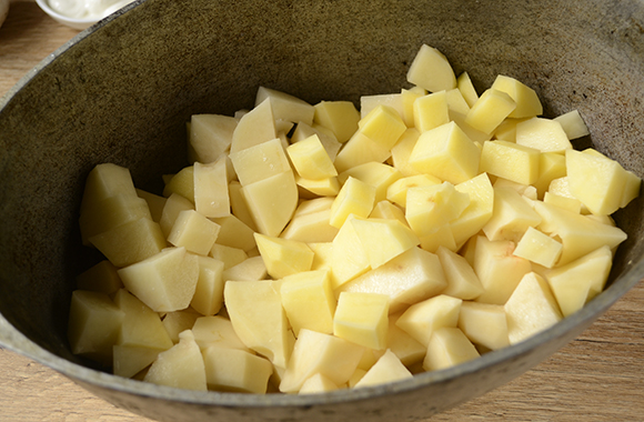 Картопля з грибами в духовці зі сметаною – смачне і поживне блюдо. Авторський покроковий фото рецепт запеченої картоплі з грибами