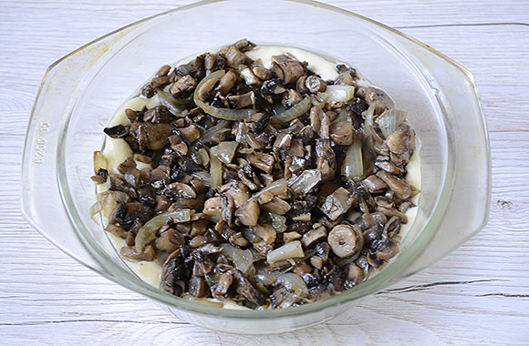 Пиріг заливний з грибами на кефірі – шикарна закусочна випічка за годину! Покроковий фото рецепт ароматного заливного пирога з грибами